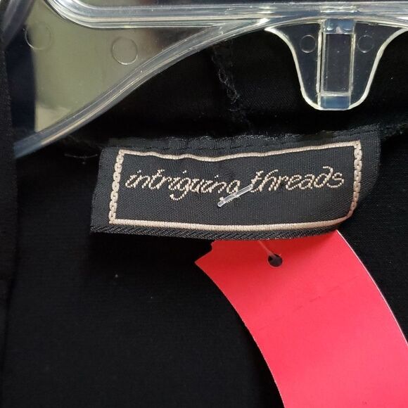 Intriguing threads top  - Picture 2 of 3